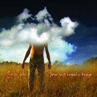 Osada Vida : Tree Seats Behind a Triangle